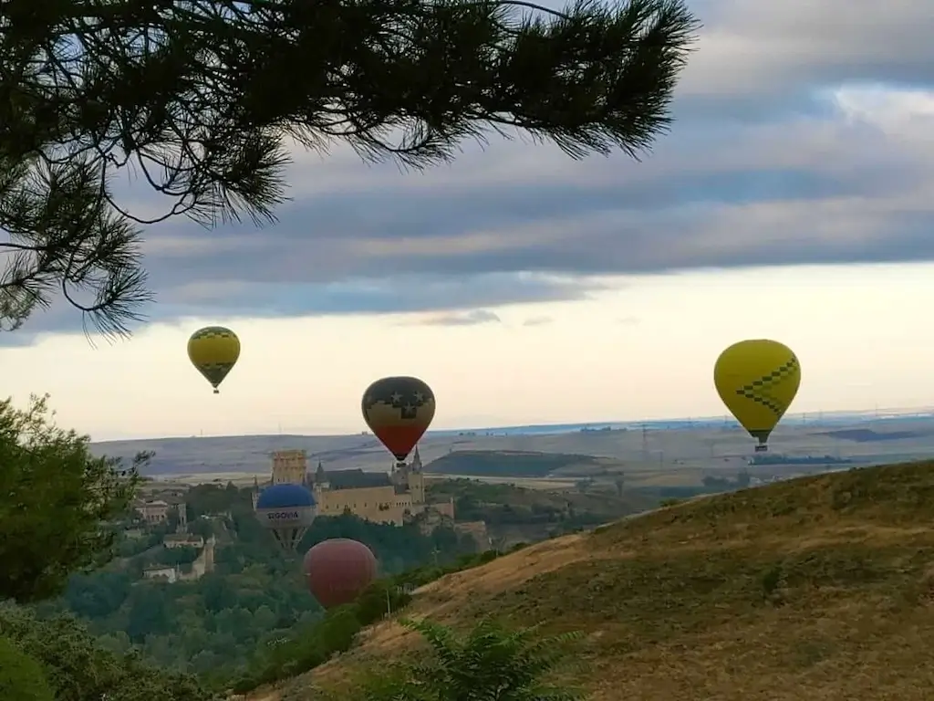 3 razones para visitar Segovia y volar en globo