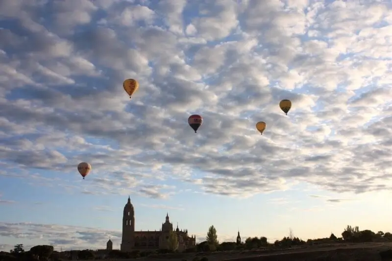 Gift Box Hot Air Balloon Flight in Segovia-01