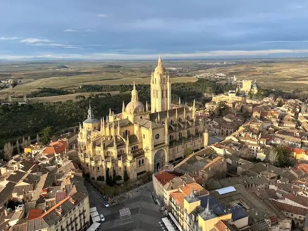 La catedral de Segovia y un viaje en globo - Page