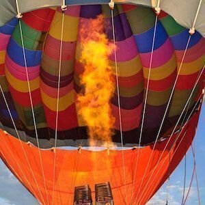 Por que vuela un globo aerostático