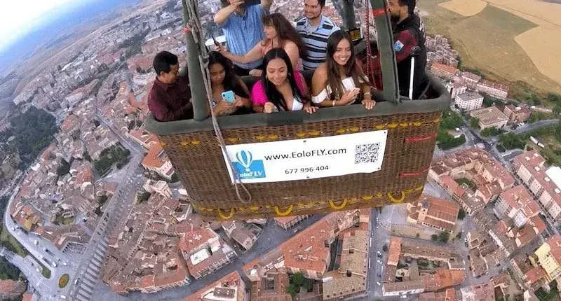 Volando en globo spobre el Acueducto de Segovia