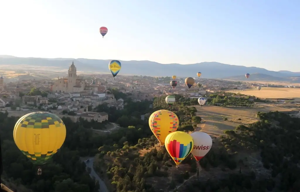 Joyas al realizar un paseo en globo sobre Segovia - 01