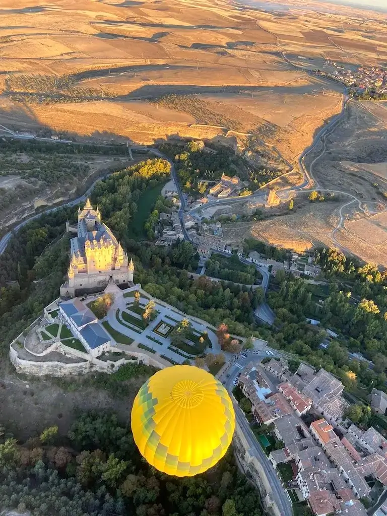 Reserva un viaje en globo por Segovia 01