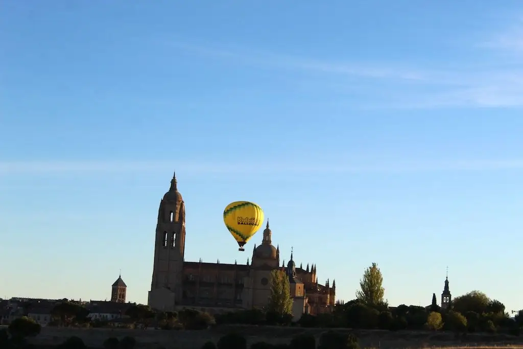 reserva un viaje en globo por Segovia: una experiencia inolvidable