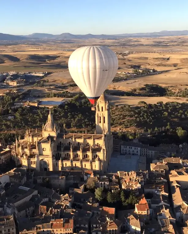 Vuelo en globo en Segovia sobre Catedral 01